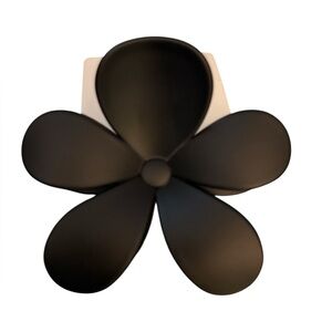 NWT Black Flower-Shaped Hair Claw Clip
